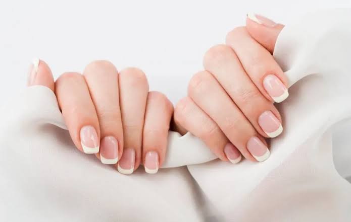 کاشت و طراحی ناخن